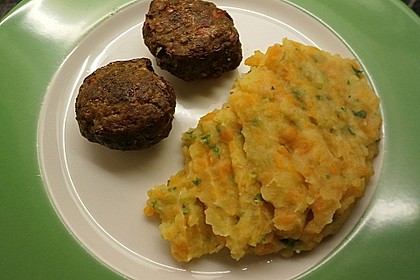 Möhrenuntereinander mit Frikadellen 1