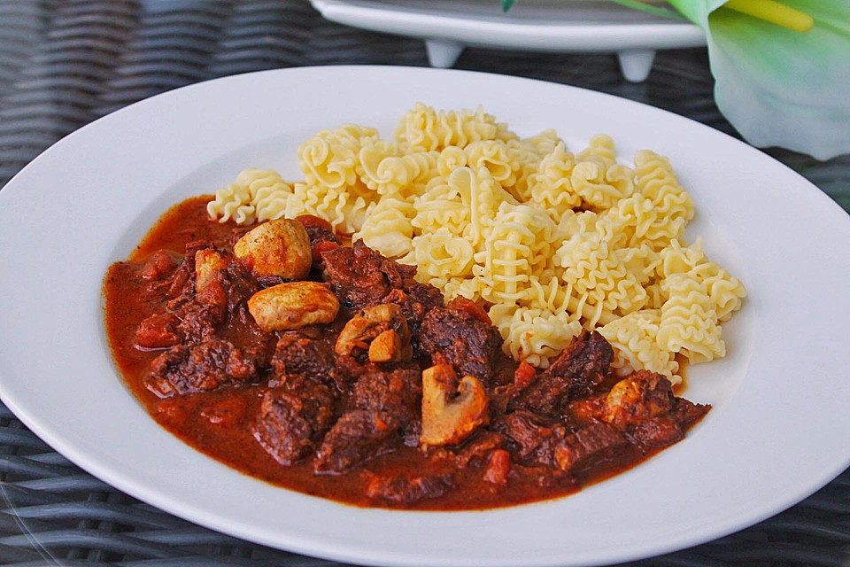 Gulasch mit Pilzen (Rezept mit Bild) von hinki1 | Chefkoch.de