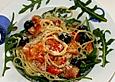 Spaghetti mit Rucola und Oliven