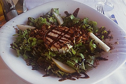 Salat mit  Ziegenk&auml;se