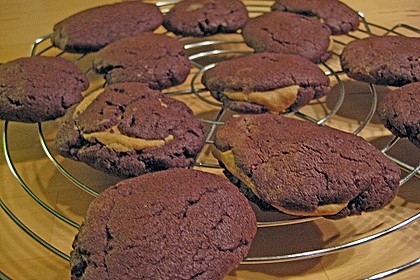 Schoko - Cookies mit Erdnussbutter - Füllung 38