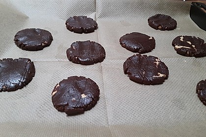 Schoko - Cookies mit Erdnussbutter - Füllung 24