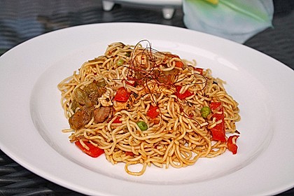 Gebratene Nudeln mit Hähnchen und Gemüse 1