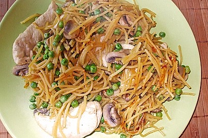 Gebratene Nudeln mit Hähnchen und Gemüse 4