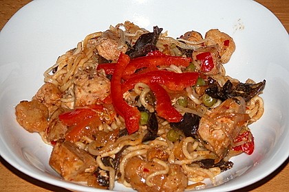 Gebratene Nudeln mit Hähnchen und Gemüse 2