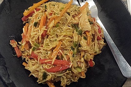 Gebratene Nudeln mit Hähnchen und Gemüse 6
