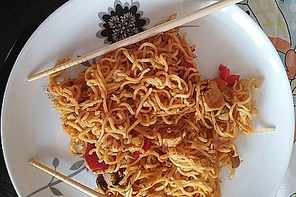 Gebratene Nudeln mit Hähnchen und Gemüse 5