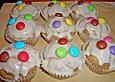 Saftige Oster - Muffins aus Eierlik&ouml;r - Hefeteig