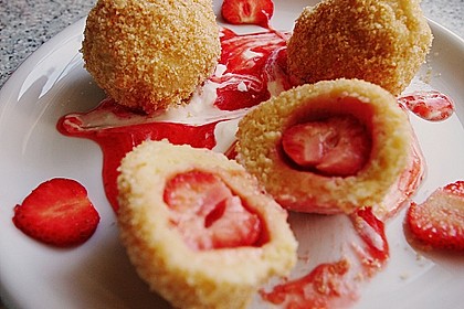 Erdbeerkn&ouml;del mit zweierlei Dips 3