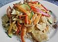 H&uuml;hnerfleisch mit Gem&uuml;se in thail&auml;ndischer Curryso&szlig;e