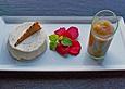 Panna Cotta mit wei&szlig;er Schokolade und Rhabarberkompott