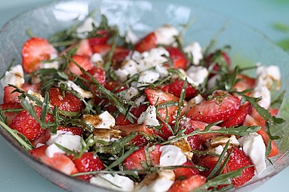 Rucola - Erdbeer - Salat mit Mozzarella 4