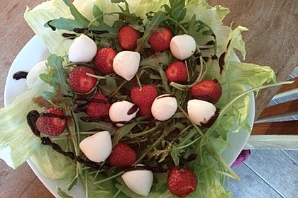 Rucola - Erdbeer - Salat mit Mozzarella 7