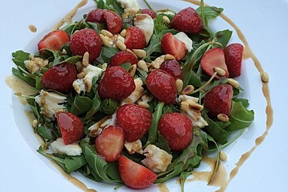 Rucola - Erdbeer - Salat mit Mozzarella 1