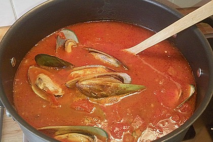 Miesmuscheln in w&uuml;rziger Tomatensauce mit Riesling