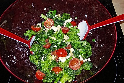 Knackiger bunter Brokkolisalat 19
