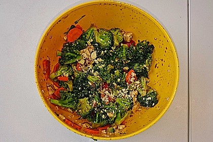Knackiger bunter Brokkolisalat 24