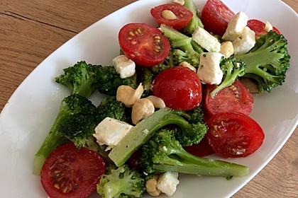 Knackiger bunter Brokkolisalat