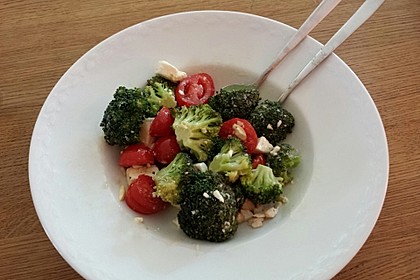 Knackiger bunter Brokkolisalat 9