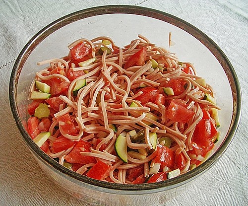Wurstsalat Mit Tomaten Gurken Zwiebeln Und Ei Fettarm — Rezepte Suchen