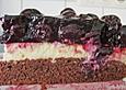 K&auml;sekuchen mit Kirschen