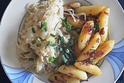 Schupfnudeln mit Sauerkraut und Speckwürfeln 1