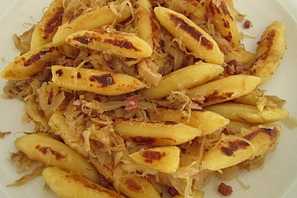 Schupfnudeln mit Sauerkraut und Speckwürfeln 10