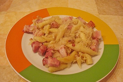 Schupfnudeln mit Sauerkraut und Speckwürfeln 26