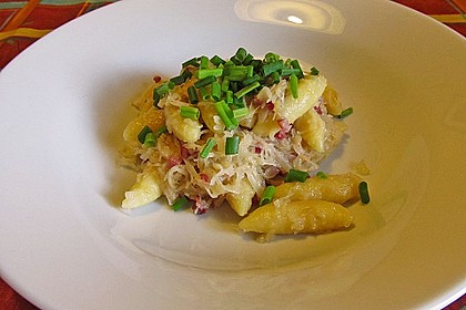 Schupfnudeln mit Sauerkraut und Speckwürfeln 6