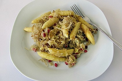 Schupfnudeln mit Sauerkraut und Speckwürfeln 14