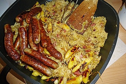Schupfnudeln mit Sauerkraut und Speckwürfeln 20