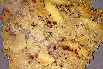 Schupfnudeln mit Sauerkraut und Speckwürfeln 22