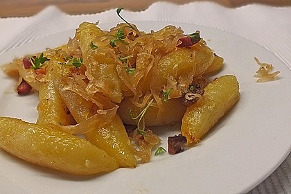 Schupfnudeln mit Sauerkraut und Speckwürfeln 3