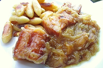 Schupfnudeln mit Sauerkraut und Speckwürfeln 7