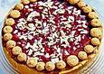 Fruchtige K&auml;setorte mit  Beeren und Amarettini