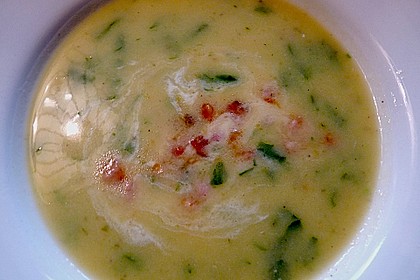 Suppe von gelber Zucchini mit Basilikum 4