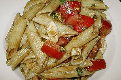 Tomate - Mozzarella - Nudel - Salat
