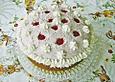 Rotwein - Sahne - Torte mit Cassislik&ouml;r und Gelee