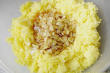 Kartoffelfrikadellen gefüllt mit Schafskäse 29