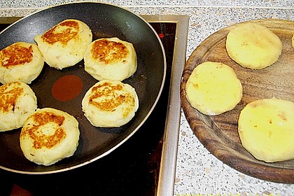 Kartoffelfrikadellen gefüllt mit Schafskäse 40