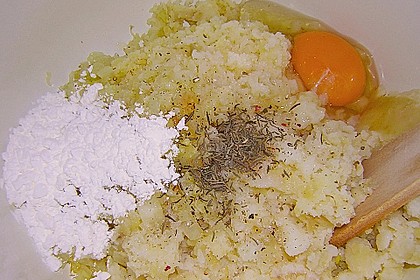 Kartoffelfrikadellen gefüllt mit Schafskäse 37
