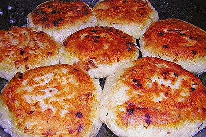 Kartoffelfrikadellen gefüllt mit Schafskäse 30