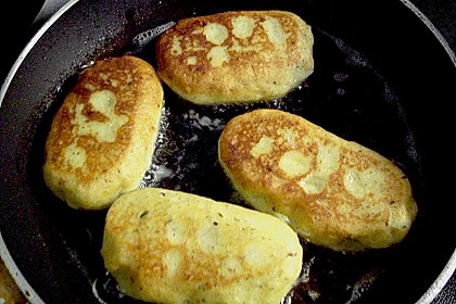 Kartoffelfrikadellen gefüllt mit Schafskäse 46