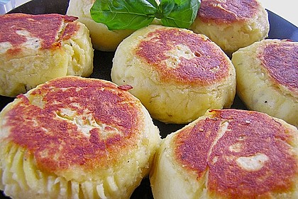 Kartoffelfrikadellen gefüllt mit Schafskäse 9
