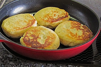 Kartoffelfrikadellen gefüllt mit Schafskäse 17