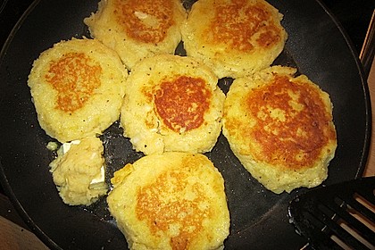 Kartoffelfrikadellen gefüllt mit Schafskäse 41