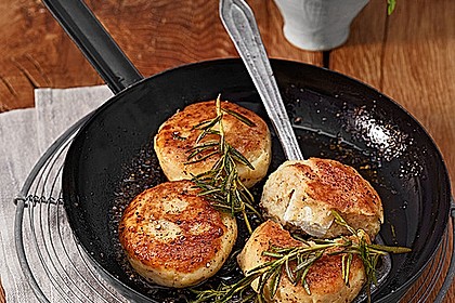 Kartoffelfrikadellen gefüllt mit Schafskäse