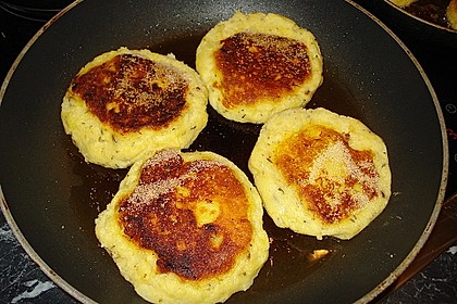 Kartoffelfrikadellen gefüllt mit Schafskäse 42