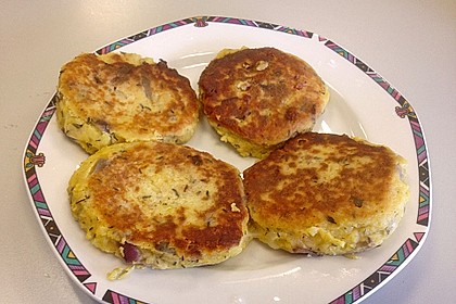 Kartoffelfrikadellen gefüllt mit Schafskäse 11