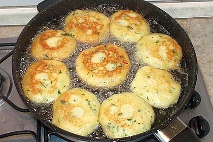 Kartoffelfrikadellen gefüllt mit Schafskäse 23
